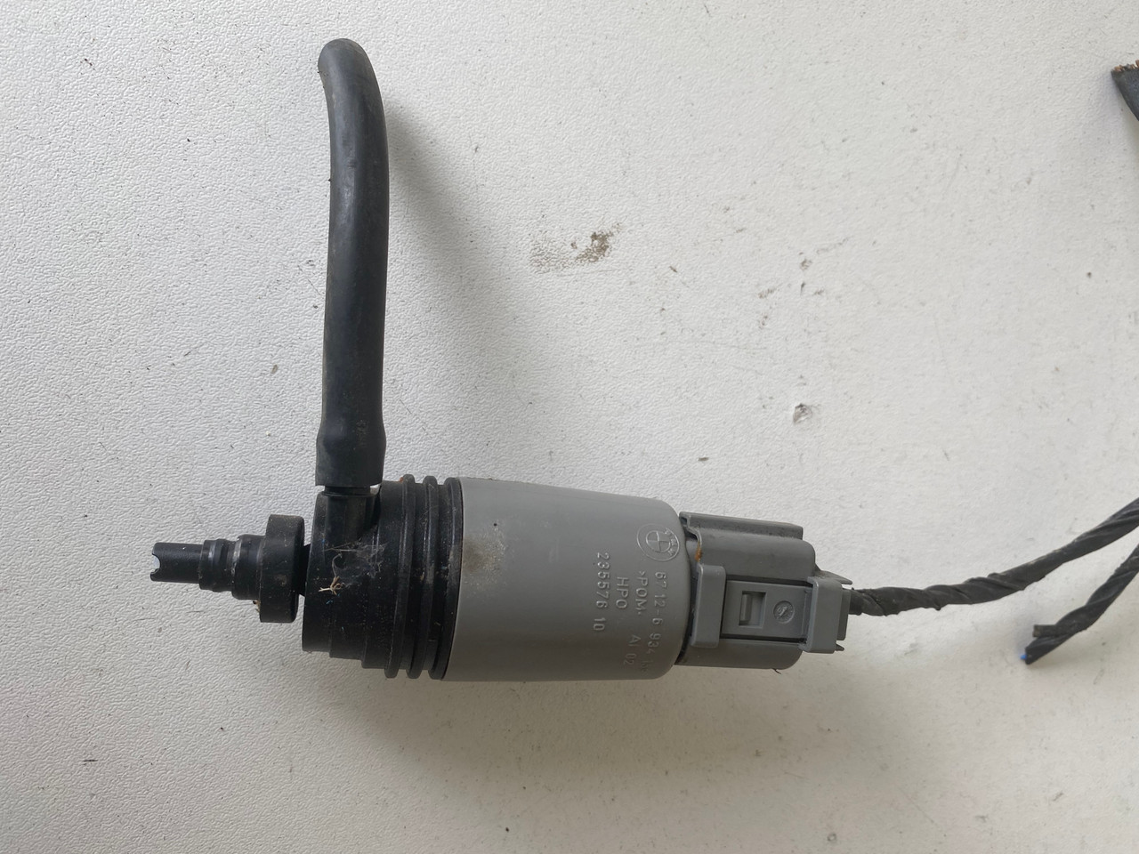 BMW E90 USED WINDCREEN WASHER PUMP 67.126 934 159 Parts 4 European Cars