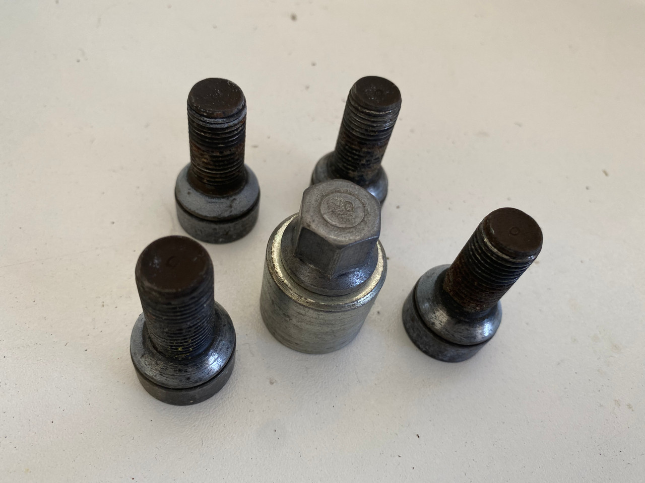 VW GOLF 4 5 6 7 AUDI MOST MAKES USED SET OF LOCK NUTS Parts 4