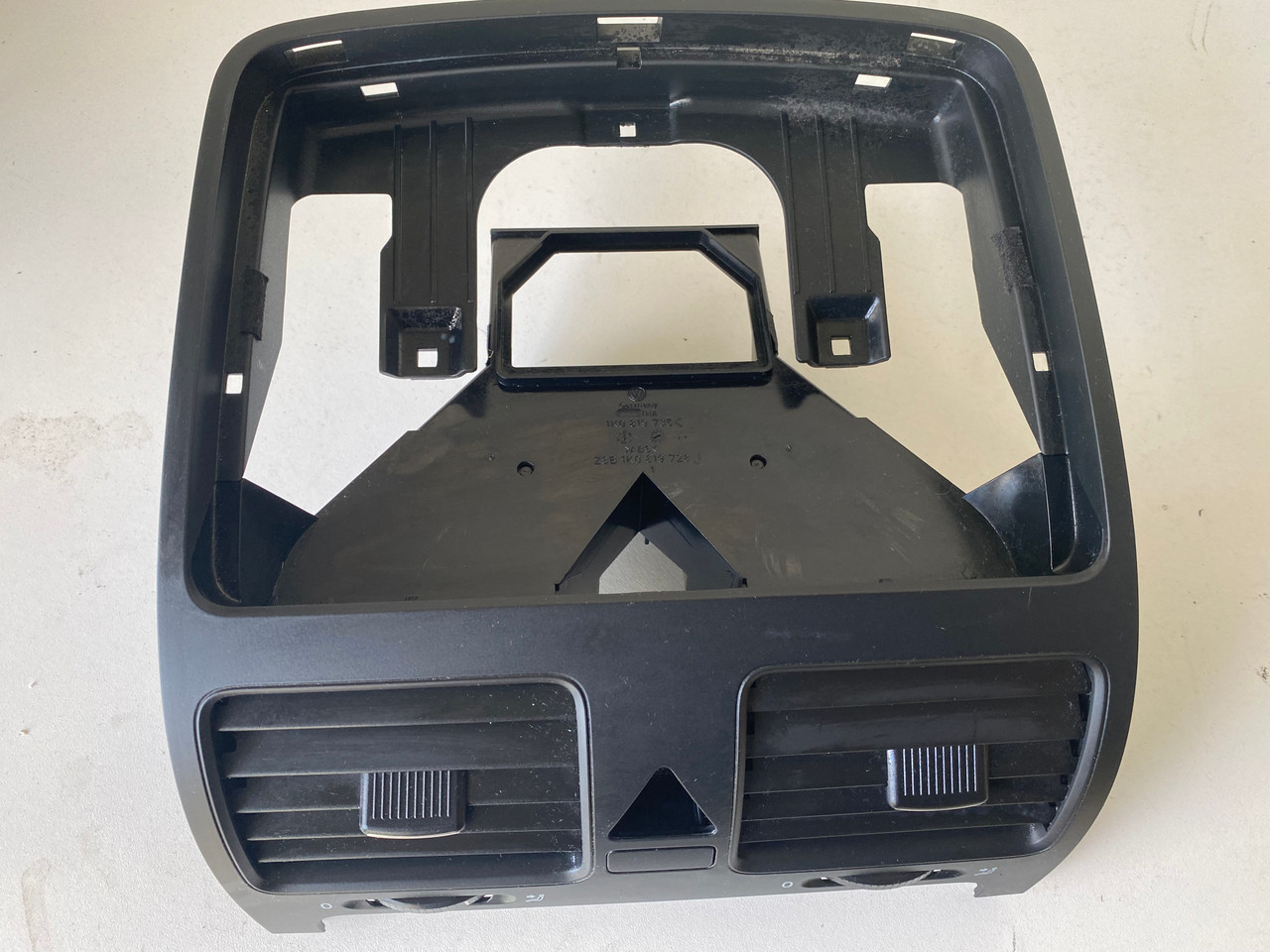 VW GOLF MK5 VW JETTA CENTRE AIR VENT USED 1KO 819 728 J Parts - Main Image