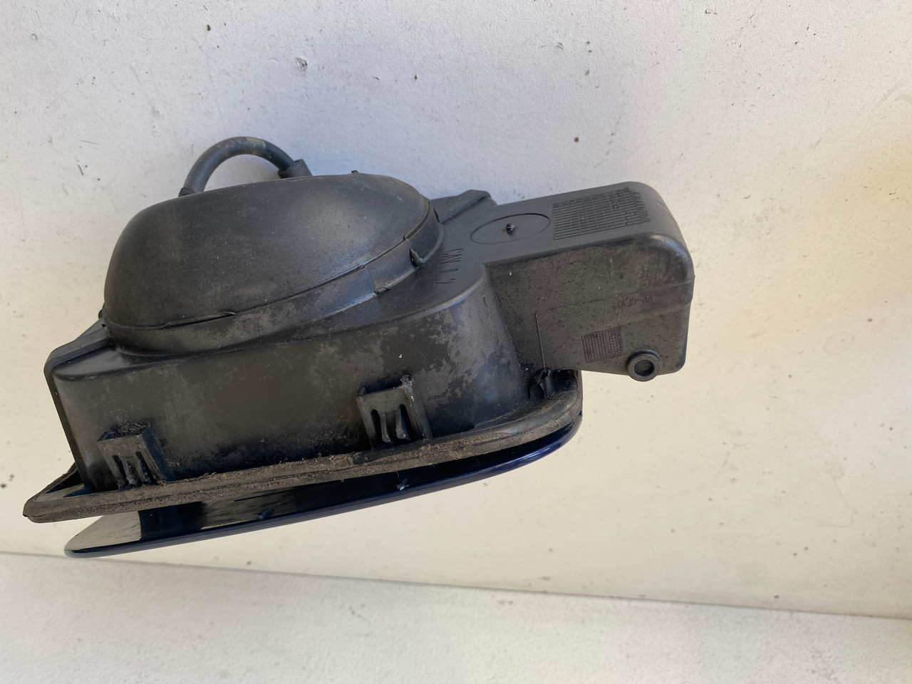 VW JETTA USED FUEL FLAP IN BLUE P5W 5C6 809 999 Parts 4 European Cars