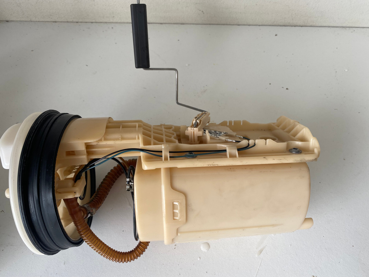 VW GOLF BORA BEETLE MK4 USED FUEL PUMP 1J0 919 051 H Parts 4 European