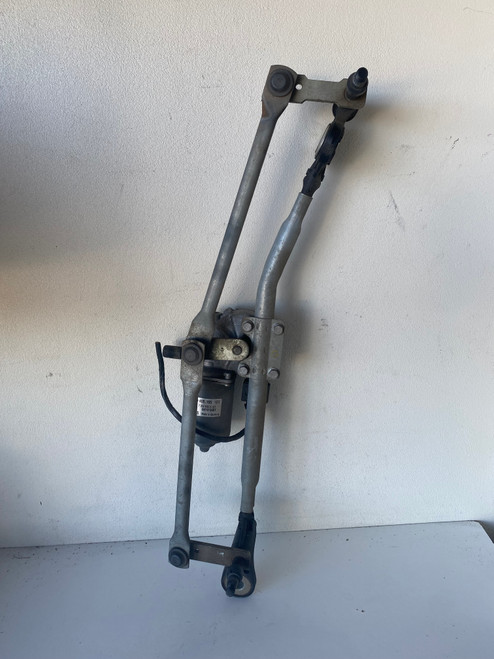 BMW X5 E70 USED WINDSCREEN WIPER MOTOR WITH LINKGES 7 200 536.0-01