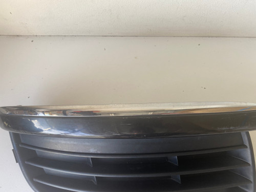 VW JETTA USED RH LOWER BAR GRILLE 1K0 853 666 J