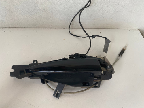 BMW X5 E70 USED RHF OUTER DOOR HANDLE WITH CARRIER 