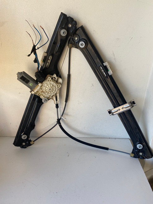 BMW X5 E70 USED LHF WINDOW REGULATOR AND MOTOR 7166379  7 267 601