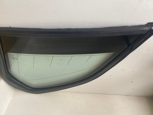 BMW X5 E70 USED LHR QUARTER GLASS USED 7 163 075-07