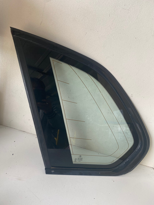 BMW X5 E70 USED LHR QUARTER GLASS USED 7 163 075-07
