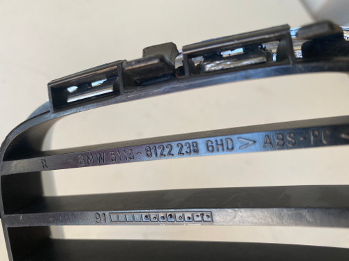 BMW E36 EARLY USED RH GRILLE 5113 - 8122 238
