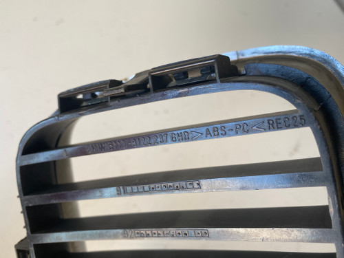 BMW E36 EARLY USED LH GRILLE 5113 - 8122 237