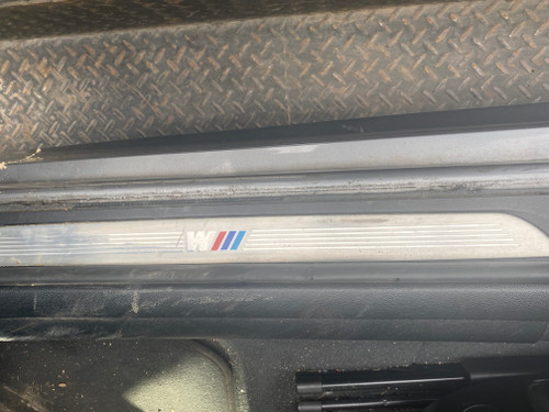 BMW E90 USED RH FRONT M SEAL TRIM 
