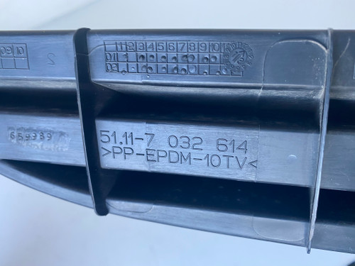 BMW E46 318I 320I 325I SEDAN 2001-2004 RH USED LOWER BAR GRILLE 51.11-7 032 614
