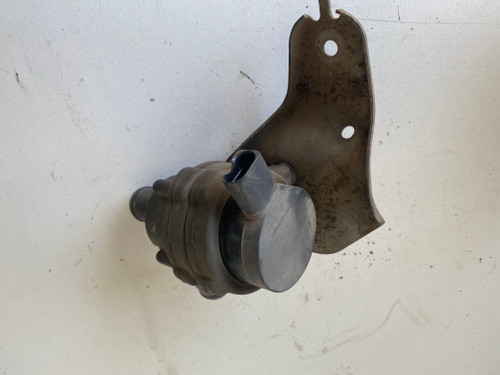 VW AMAROK TRANSPORTER USED AUXILIARY PUMP 7H0 965 561