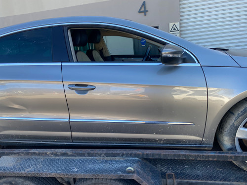 VW PASSAT CC USED RHF DOOR SHELL  IN FLUID BROWN METALIC C8Y