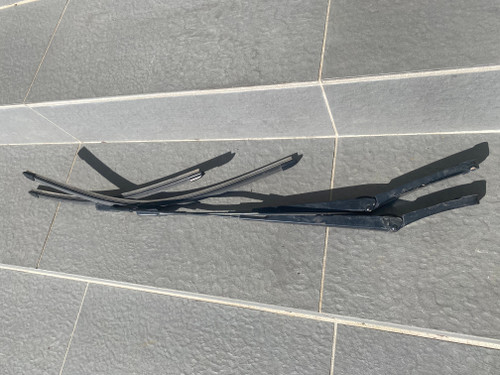 VW PASSAT CC 2010 USED WIDSCREEN WIPER ARMS 3C8 955 409 A 3C8 955 410 A