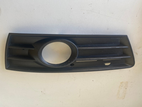 VW PASSAT 3C CC USED RHF LOWER BAR GRILLE 3C8 853 666 C