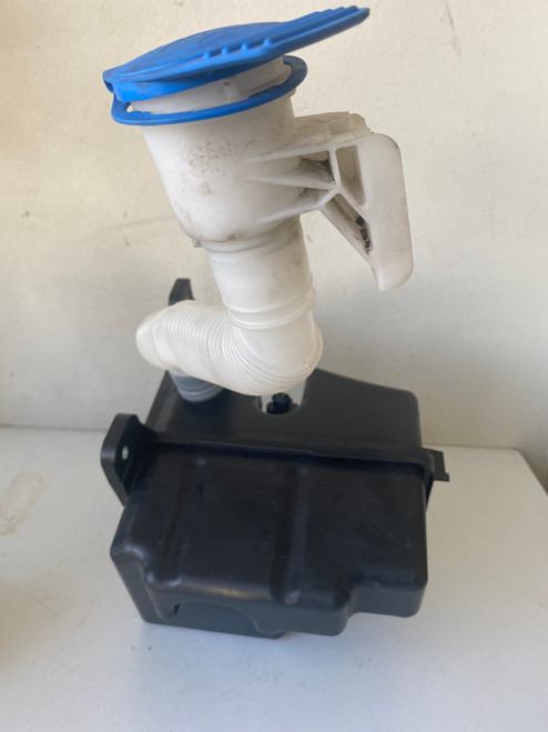 VW GOLF MK7 USED WINDSCREEN WASHER BOTTLE WITH THE PUMP 5G0 955 453 J