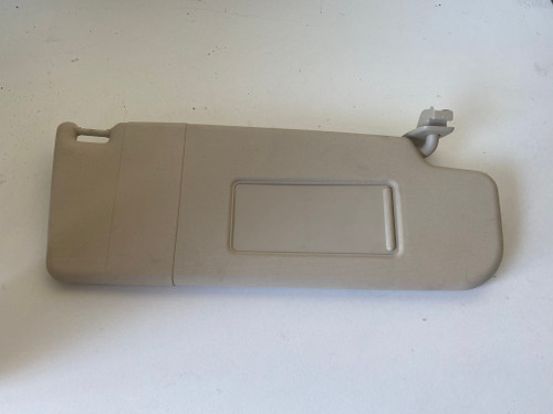 VW GOLF  JETTA PASSAT 2005-20013 USED RH SUN VISOR IN CREAM COLOUR 1K0 857 552 4T6
