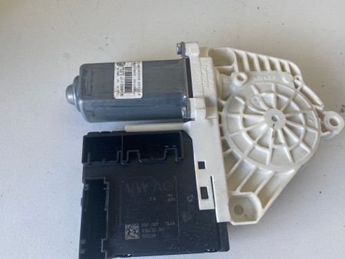 VW PASSAT CC USED RHF WINDOW MOTOR 3C0 959 793 A  1T0 959 701 AG