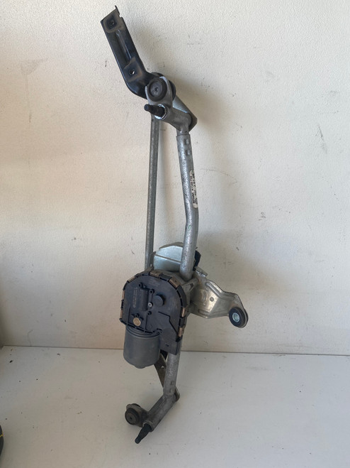 VW PASSAT 3C CC USED WINDSREEN LINKAGE WITH WIPER MOTOR 3C8 955 023 E  3C8 955 119 C