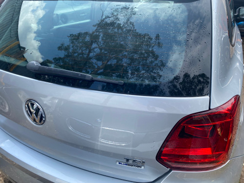 VW POLO 6R USED TAILGATE SHELL  IN SILVER LA7W PAINT CODE 6R6 827 025 D