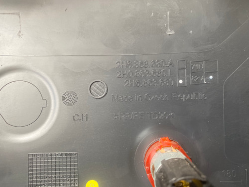 VW AMAROK V6 USED CENTRE CONSOLE REAR COVER 2H6 863 680 A