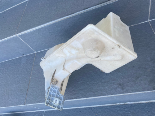 VW TRANSPORTER T5 EARLY USED WINDSCREEN WASHER BOTTLE 7H0 955 453 L