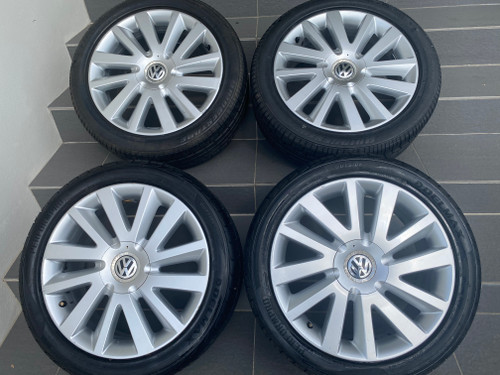 VW BEETLE 2008 10TH ANNIVERSARY EDITION USED SET OF 4 17 INCH WHEELS AND TYRES  1C0 601 025 AG