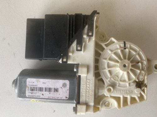 VW GOLF MK5 USED RHR WINDOW MOTOR 1K4 839 402 D