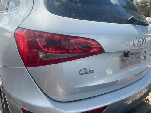 AUDI Q5 USED TAILGATE SHELL  IN SILVER X7W PAINT CODE 8R0 827 023 C