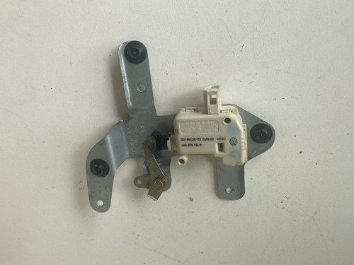 VW BEETLE USED TAIL GATE LOCK ACTUATOR 3B0 959 781 A