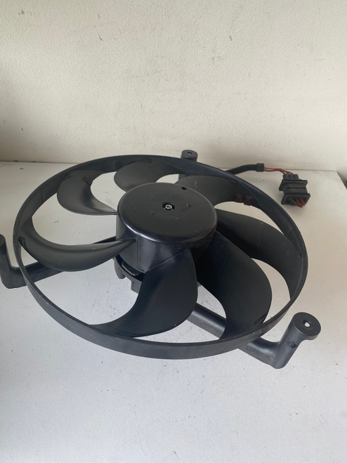 VW GOLF MK4 AUDI A3 8L USED NON GENUINE ENGINE FAN 