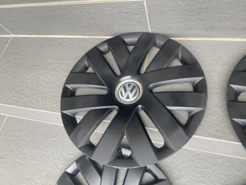 VW POLO 6R USED SET OF 4 BLACK HUB CAPS 6R0 601 147 C