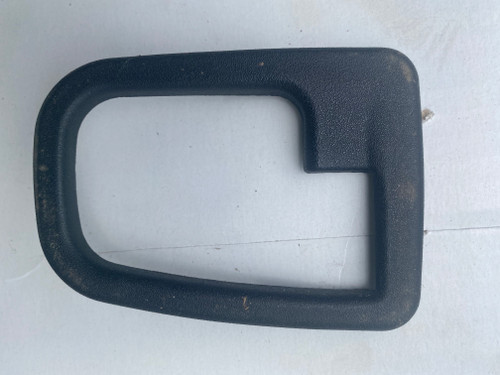 BMW E36 USED RH INNER DOOR HANDLE SURROUND 51.22-1 960 646