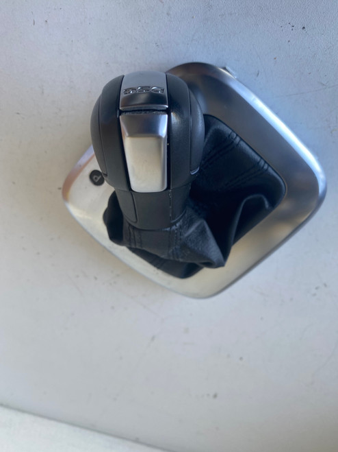 VW POLO 6R USED SHIFTER SURROUND WITH GEAR KNOB 6R2 713 203 F TVH