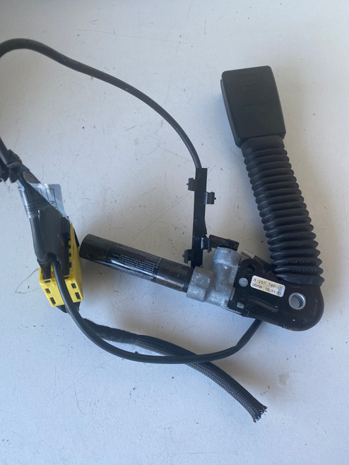 BMW E46 USED LHF SEAT BELT BUCKLE 8 257 787 L