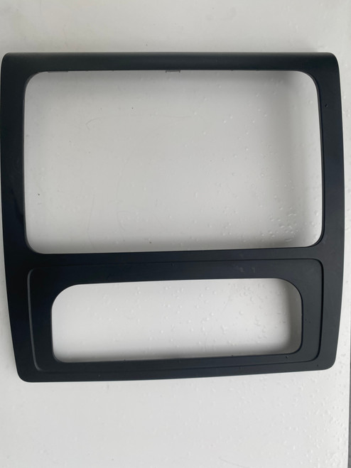 VW CADDY LATE 2K USED RADIO AC PANEL SURROUND 2K5 858 061