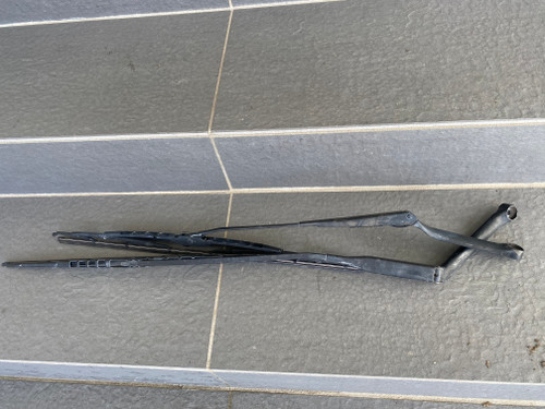 BMW E36 COUPE USED WINDSCREEN WIPER ARMS