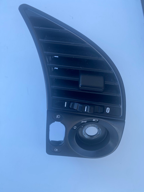 BMW E36 USED RH AIR VENT 1 387 062 E366422