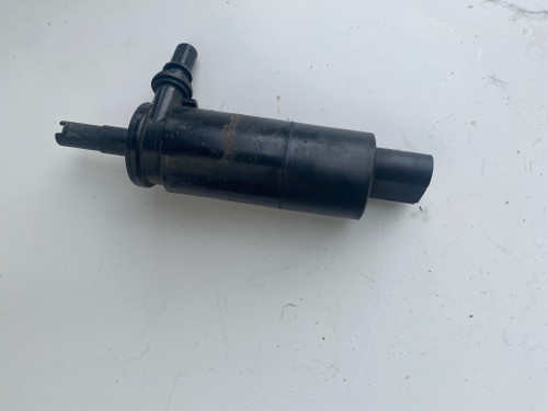 VW POLO  AUDI A1 USED XENON LIGHT WASHER PUMP  6R0 955 681