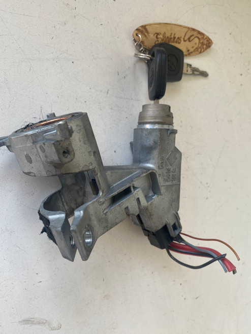 VW TRANSPORTER T4 USED IGNITION BARREL AND KEY 701 905 851