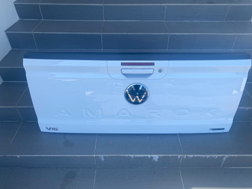VW AMAROK 2024 V6 USED COMPLETE TAILGATE IN WHITE 2E / 9F0 PAINT CODE 2HJ829104C