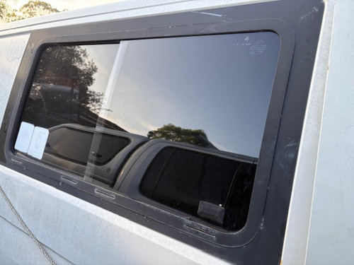 VW TRANSPORTER T5 USED RH BODY SLIDIDNG GLASS
