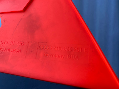 AUDI A4 B7 CONVERTIBLE USED EMERGENCY TRIANGLE 4B5 860 251 E