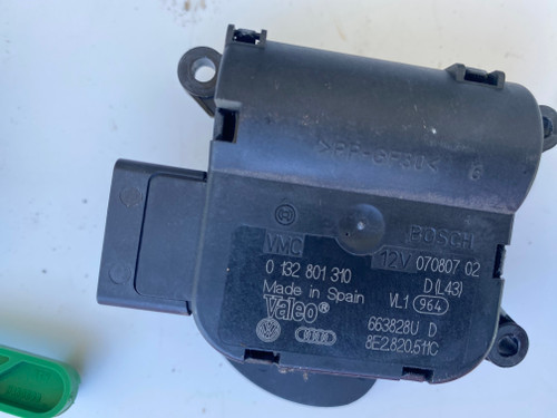 AUDI A4 B7 USED HEATER FLAP MOTOR 8E2 820 511 B