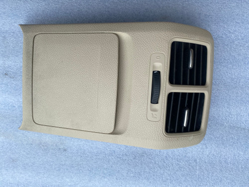 VW GOLF MK6 USED REAR CUP HOLDER WITH AIRVETS IN CREAM COLOUR