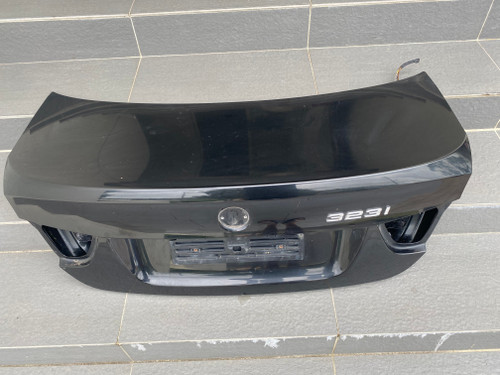 BMW E90 LATE USED BOOT LID SHELL IN SAPPHIRE BLACK 475