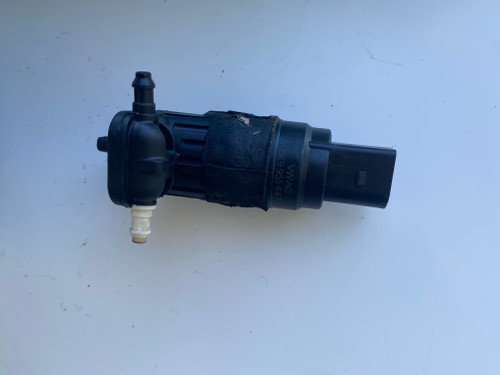 AUDI Q5 USED WINDSCREEN WASHER PUMP 8K9 955 647