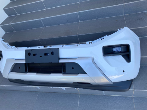 VW AMAROK NEXT GEN 2013 ON NEW GENUINE FRONT BUMPER BAR IN WHITE