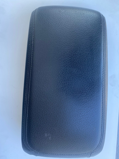 AUDI A3 8V USED CENTRE CONSOLE LEATHER ARM REST COVER 8V0 864 207 C