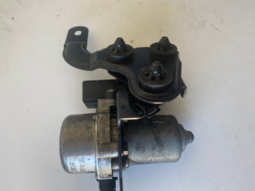 VW GOLF MK5 1.6 AND 2L FSI USED BRAKE VACUUM PUMP 1J0 612 181 B